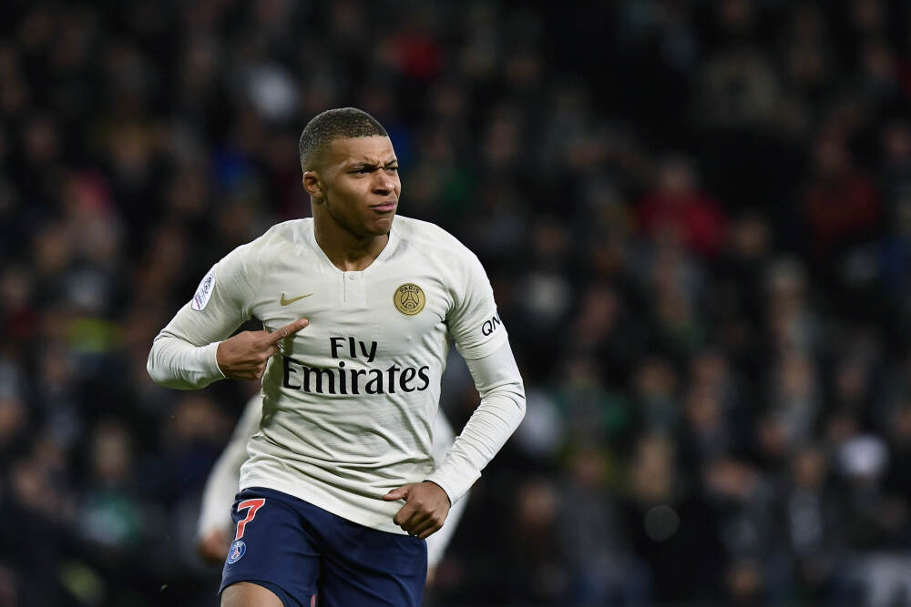 米体：技术特点类似莱奥，尤文16岁边锋埃利莫加莱已随一线队训练